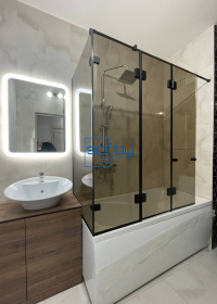 clients and partners5-Душевая перегородка на ванную с распашной дверью и без нее